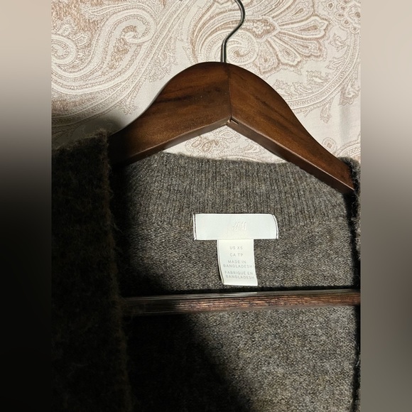 H&M cardigan - Picture 3 of 3